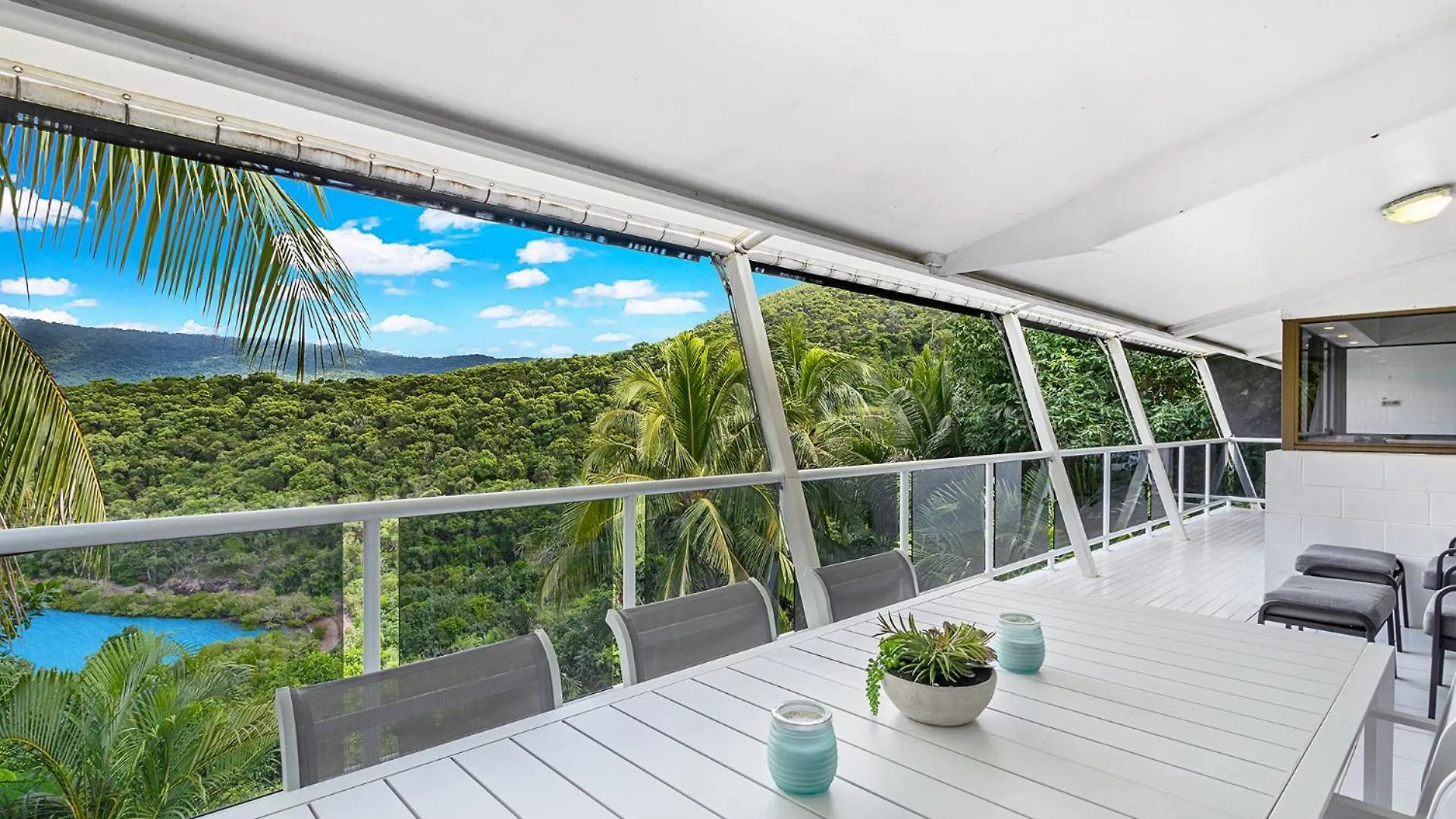 Holiday home Shutehaven Hideaway Villa Shute Harbour Australia